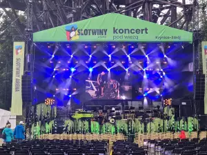 Realizacja firmy Soundlight Stage Koncert pod Wieżą „Lata 20. i 30.”