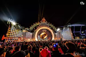 New Year's Eve Power of Hits with Green Beam Design