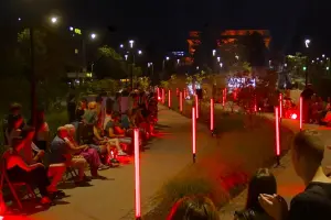 Pokaz Adriana Lewandowskiego podczas OFF Fashion 2026 w świetle urządzeń FLASH-BUTRYM