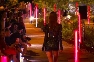 Die Modenschau von Adrian Lewandowski bei OFF Fashion 2026 im Licht von FLASH-BUTRYM
