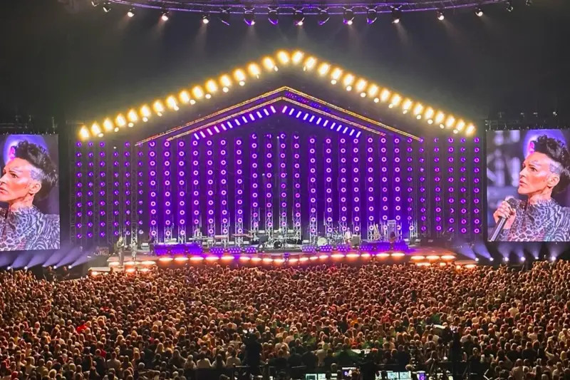Jubileusz Agnieszki Chylińskiej – 300 opraw FLASH ART BlindONE z nakładkami RetroONE na scenie Atlas Areny
