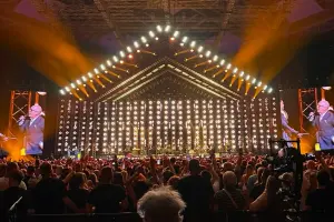 Agnieszka Chylińska's Anniversary Concert – 300 FLASH ART BlindONE Fixtures with RetroONE on the Atlas Arena Stage