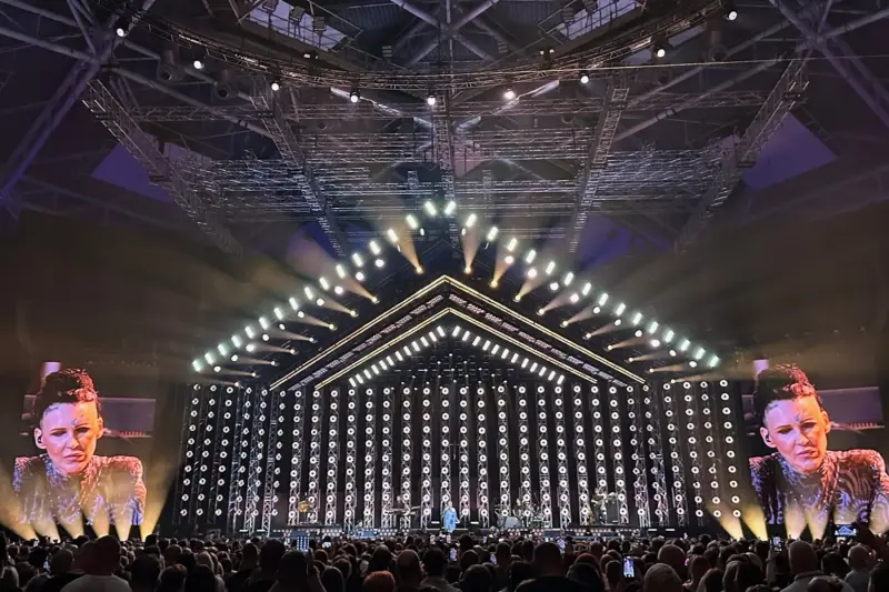 Jubileusz Agnieszki Chylińskiej – 300 opraw FLASH ART BlindONE z nakładkami RetroONE na scenie Atlas Areny